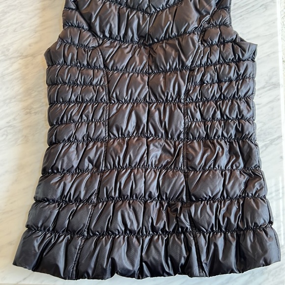 Athleta lightweight down puffer vest - Picture 3 of 5